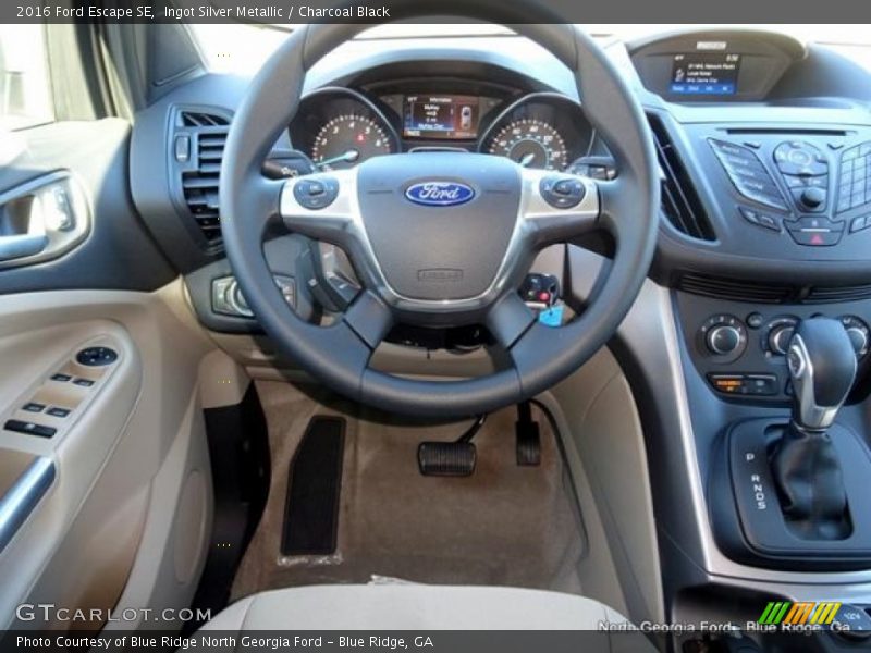 Ingot Silver Metallic / Charcoal Black 2016 Ford Escape SE