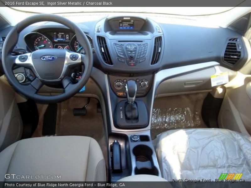 Ingot Silver Metallic / Charcoal Black 2016 Ford Escape SE