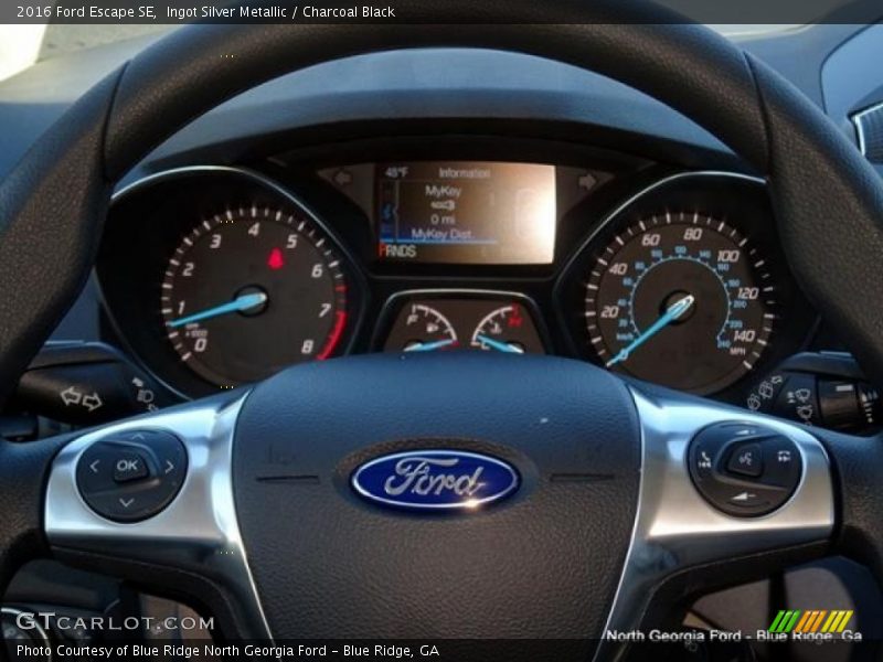Ingot Silver Metallic / Charcoal Black 2016 Ford Escape SE