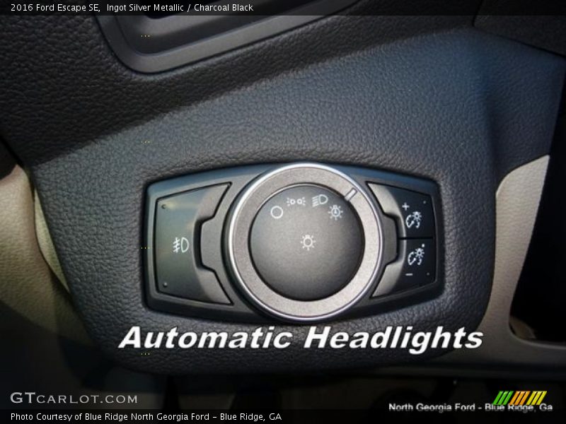 Ingot Silver Metallic / Charcoal Black 2016 Ford Escape SE