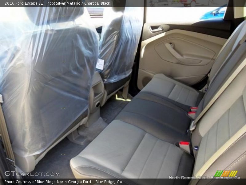 Ingot Silver Metallic / Charcoal Black 2016 Ford Escape SE
