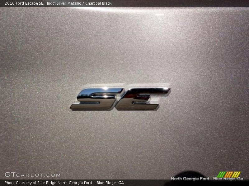Ingot Silver Metallic / Charcoal Black 2016 Ford Escape SE