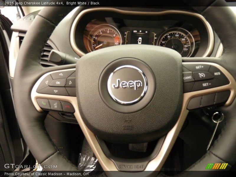 Bright White / Black 2016 Jeep Cherokee Latitude 4x4