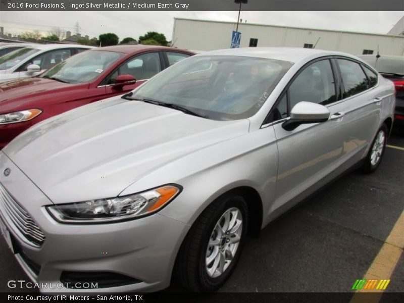 Ingot Silver Metallic / Medium Earth Gray 2016 Ford Fusion S