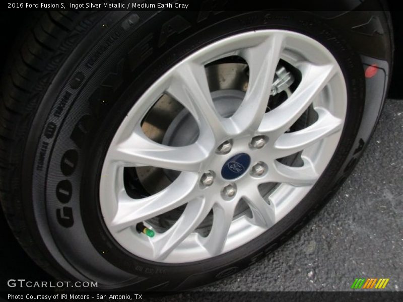 Ingot Silver Metallic / Medium Earth Gray 2016 Ford Fusion S