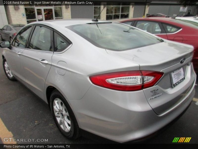 Ingot Silver Metallic / Medium Earth Gray 2016 Ford Fusion S