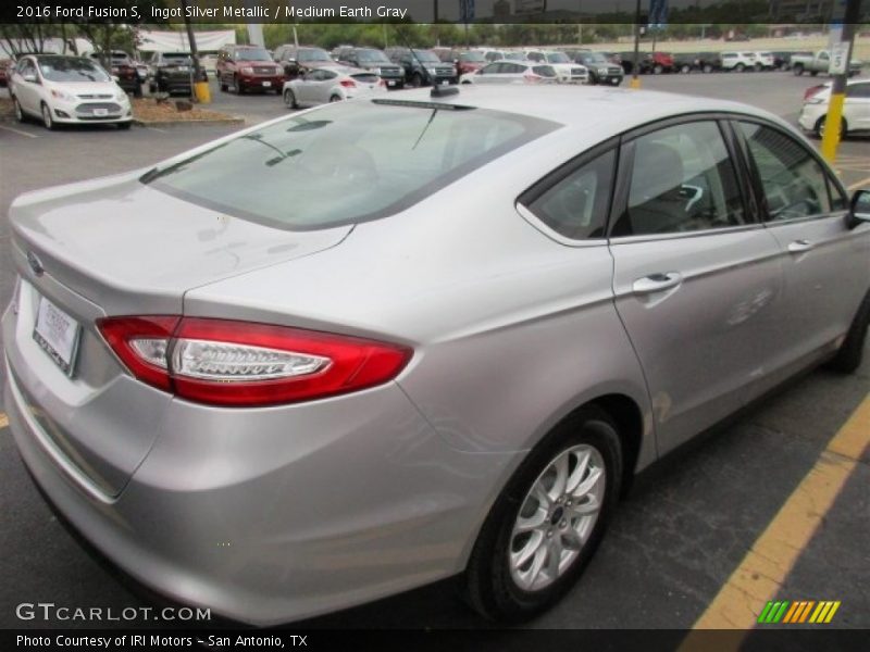 Ingot Silver Metallic / Medium Earth Gray 2016 Ford Fusion S