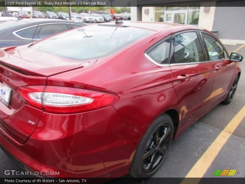 Ruby Red Metallic / Charcoal Black 2016 Ford Fusion SE