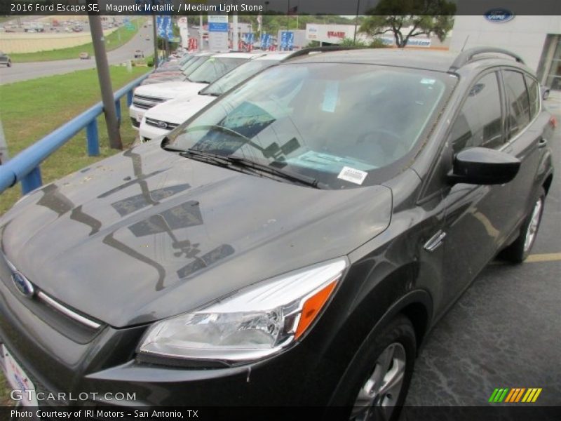 Magnetic Metallic / Medium Light Stone 2016 Ford Escape SE