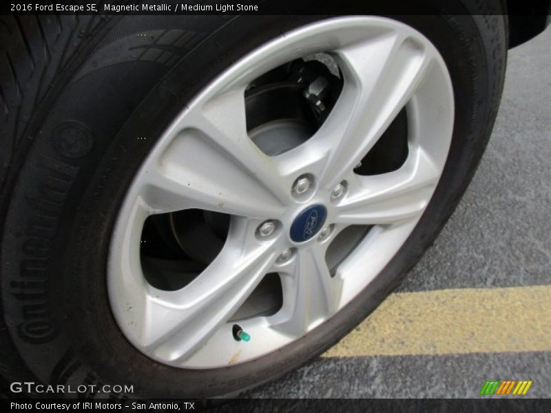 Magnetic Metallic / Medium Light Stone 2016 Ford Escape SE