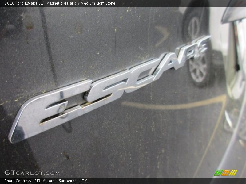 Magnetic Metallic / Medium Light Stone 2016 Ford Escape SE
