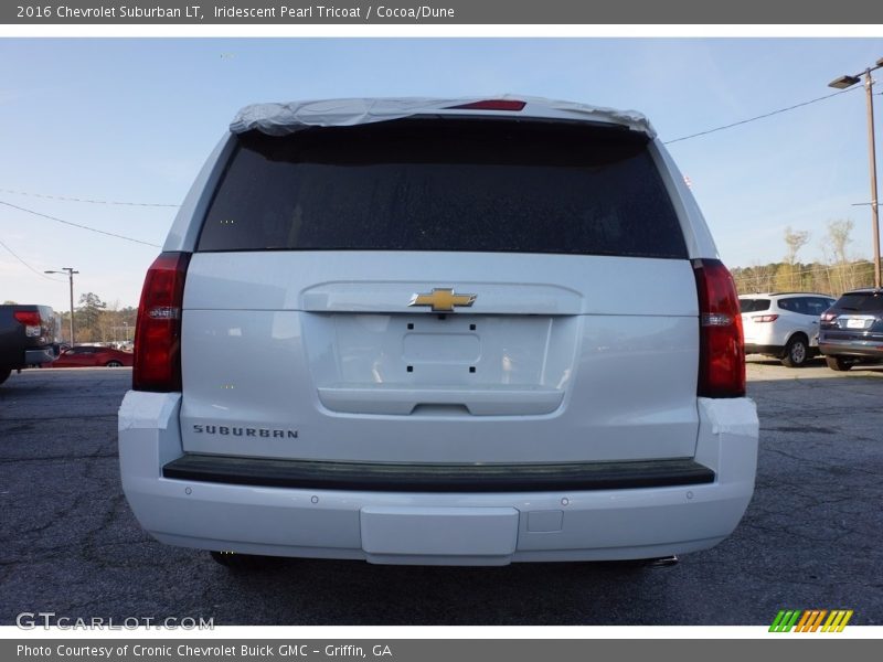 Iridescent Pearl Tricoat / Cocoa/Dune 2016 Chevrolet Suburban LT