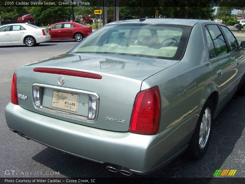 Green Silk / Shale 2005 Cadillac DeVille Sedan