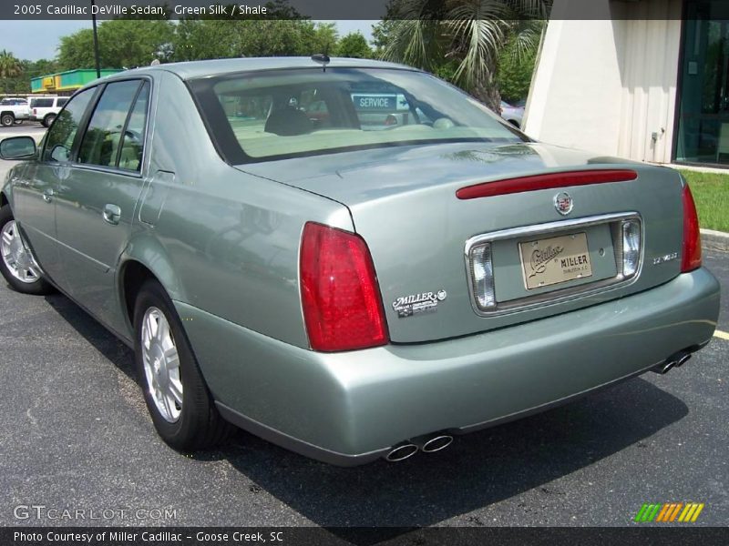 Green Silk / Shale 2005 Cadillac DeVille Sedan