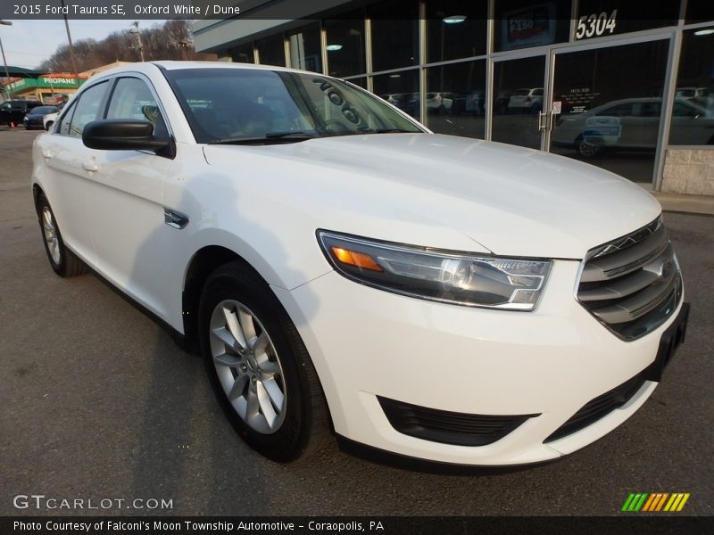 Oxford White / Dune 2015 Ford Taurus SE