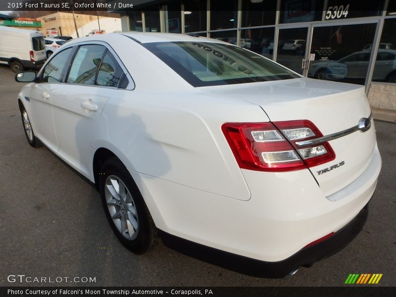 Oxford White / Dune 2015 Ford Taurus SE