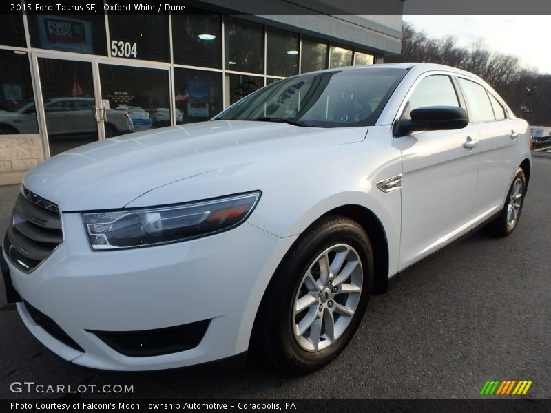 Oxford White / Dune 2015 Ford Taurus SE