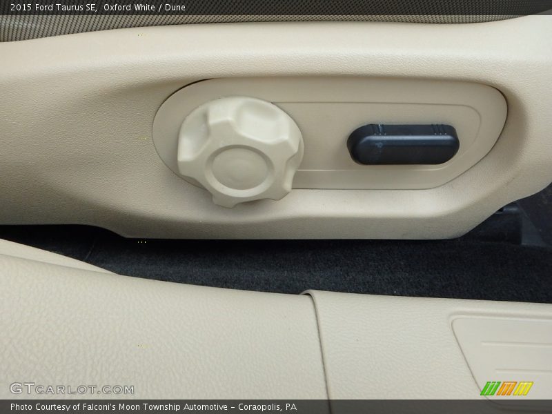 Oxford White / Dune 2015 Ford Taurus SE