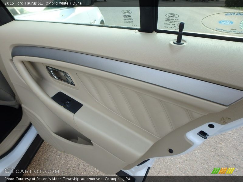 Oxford White / Dune 2015 Ford Taurus SE
