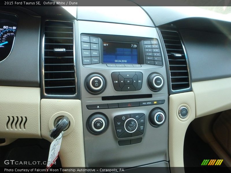Oxford White / Dune 2015 Ford Taurus SE