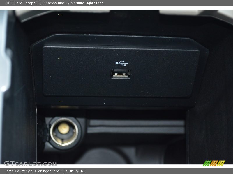 Shadow Black / Medium Light Stone 2016 Ford Escape SE