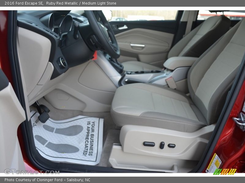 Ruby Red Metallic / Medium Light Stone 2016 Ford Escape SE