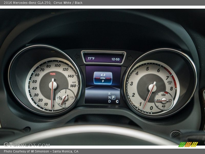 Cirrus White / Black 2016 Mercedes-Benz GLA 250