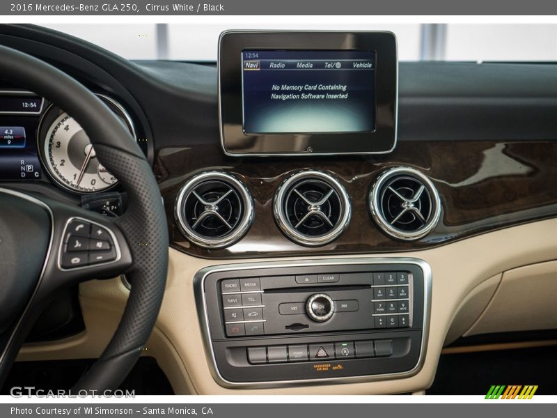 Cirrus White / Black 2016 Mercedes-Benz GLA 250