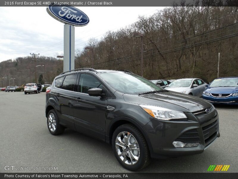 Magnetic Metallic / Charcoal Black 2016 Ford Escape SE 4WD