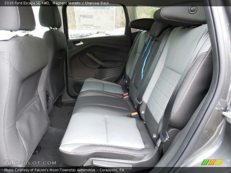 Magnetic Metallic / Charcoal Black 2016 Ford Escape SE 4WD