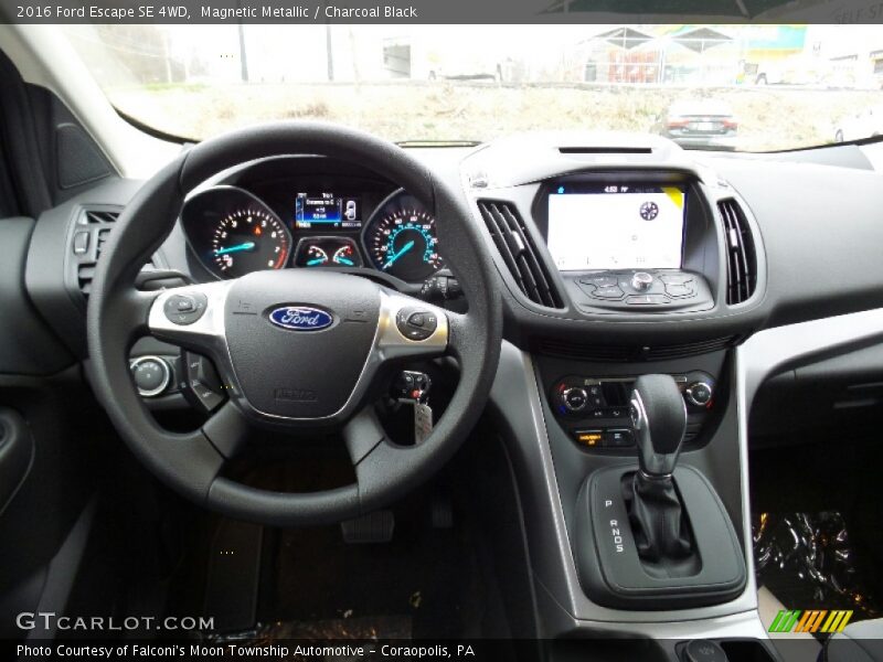 Magnetic Metallic / Charcoal Black 2016 Ford Escape SE 4WD