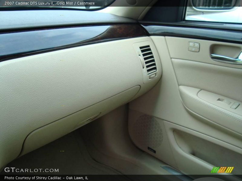 Gold Mist / Cashmere 2007 Cadillac DTS Luxury II