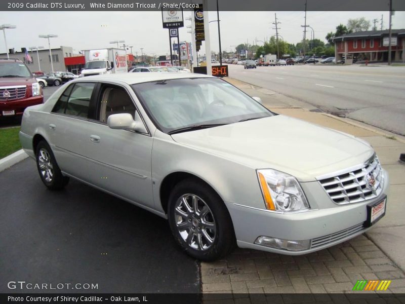 White Diamond Tricoat / Shale/Cocoa 2009 Cadillac DTS Luxury