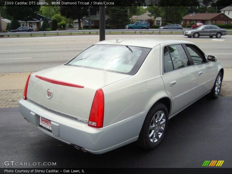 White Diamond Tricoat / Shale/Cocoa 2009 Cadillac DTS Luxury