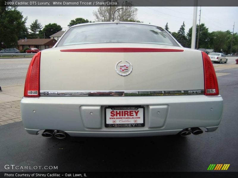 White Diamond Tricoat / Shale/Cocoa 2009 Cadillac DTS Luxury