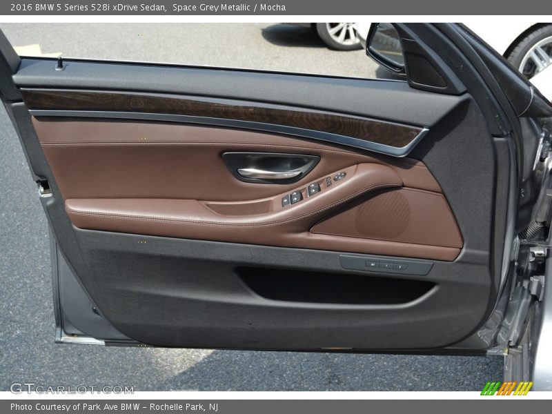 Space Grey Metallic / Mocha 2016 BMW 5 Series 528i xDrive Sedan
