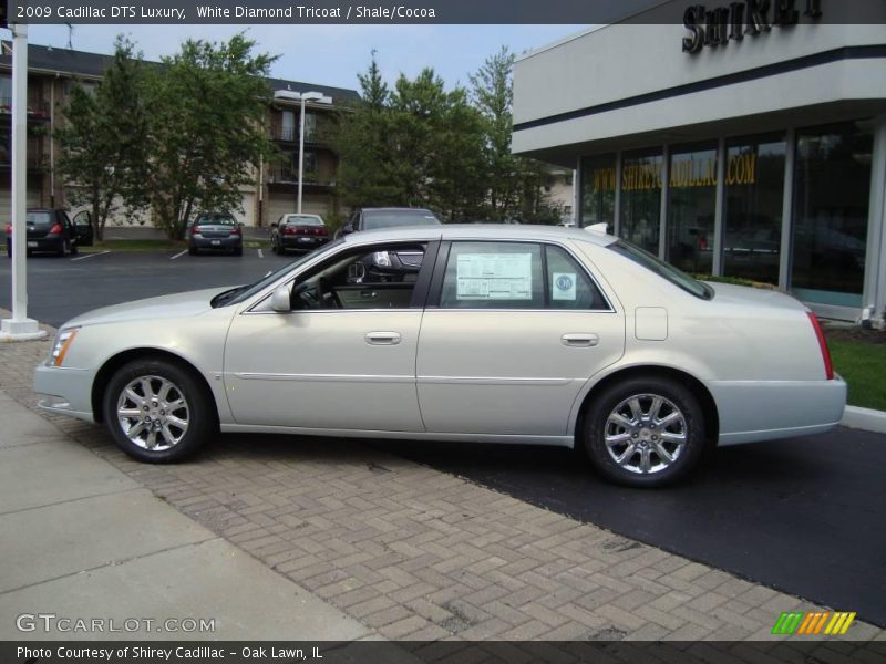 White Diamond Tricoat / Shale/Cocoa 2009 Cadillac DTS Luxury