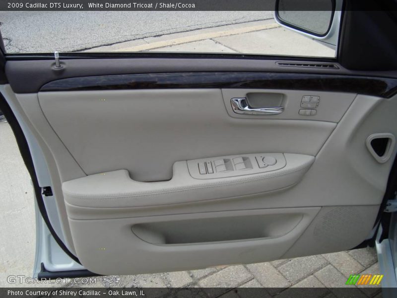White Diamond Tricoat / Shale/Cocoa 2009 Cadillac DTS Luxury