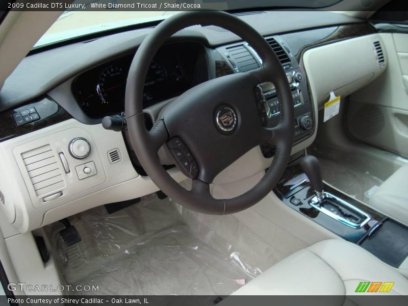 White Diamond Tricoat / Shale/Cocoa 2009 Cadillac DTS Luxury