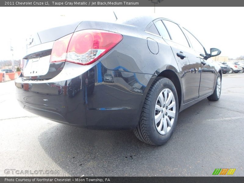 Taupe Gray Metallic / Jet Black/Medium Titanium 2011 Chevrolet Cruze LS