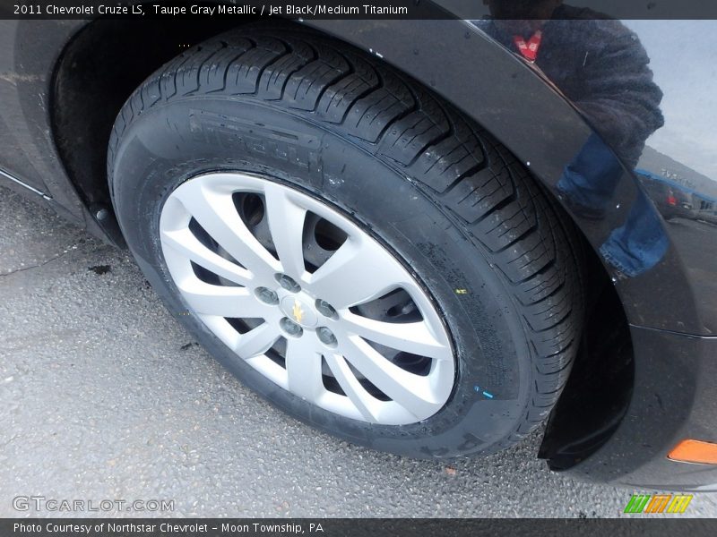 Taupe Gray Metallic / Jet Black/Medium Titanium 2011 Chevrolet Cruze LS