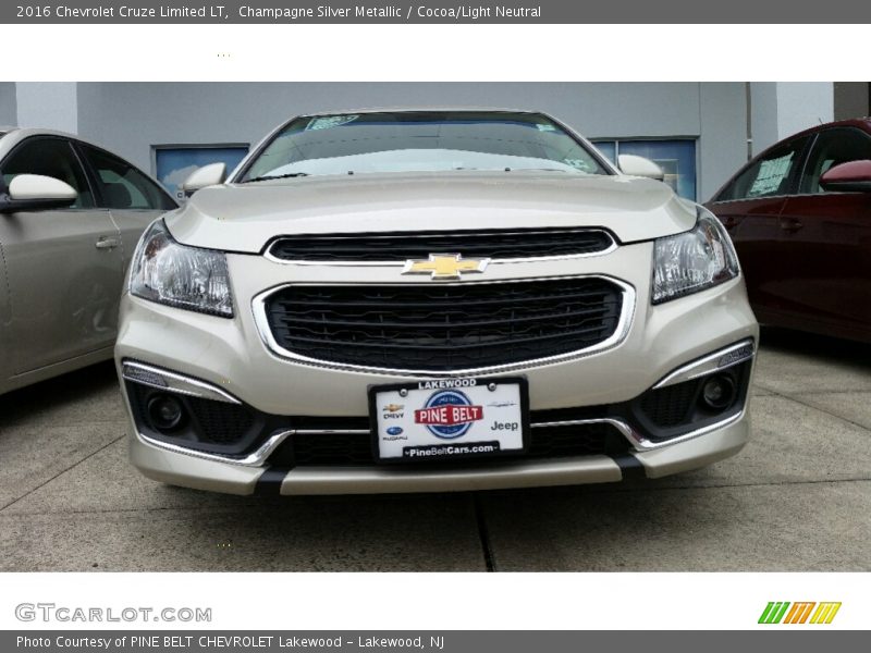 Champagne Silver Metallic / Cocoa/Light Neutral 2016 Chevrolet Cruze Limited LT