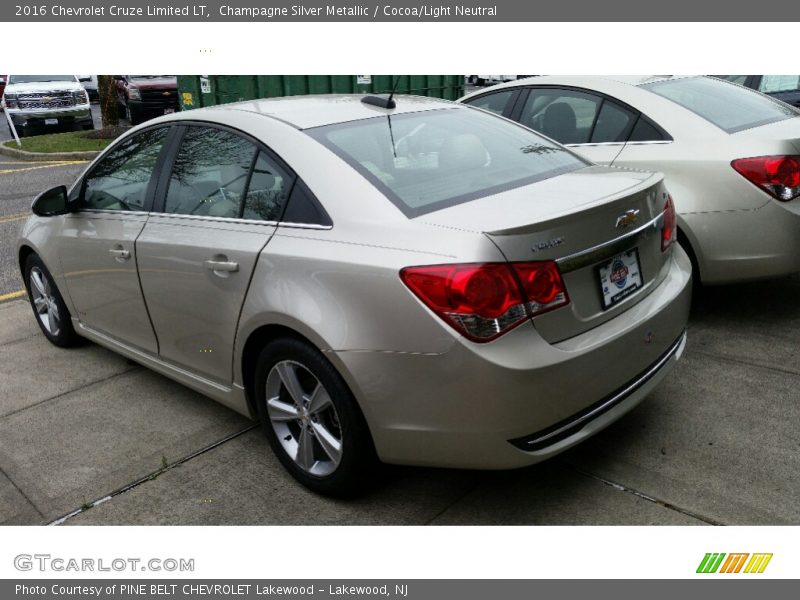 Champagne Silver Metallic / Cocoa/Light Neutral 2016 Chevrolet Cruze Limited LT
