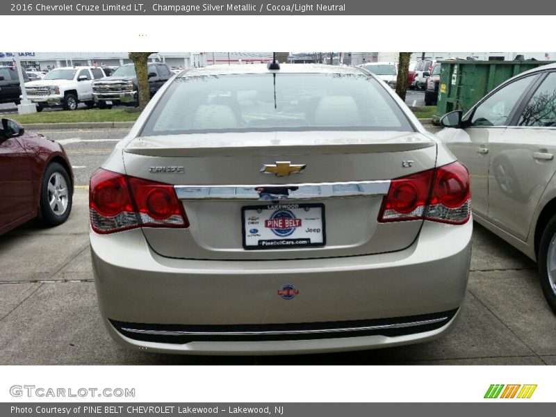 Champagne Silver Metallic / Cocoa/Light Neutral 2016 Chevrolet Cruze Limited LT