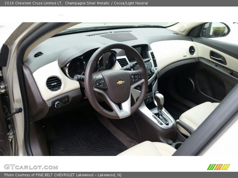 Champagne Silver Metallic / Cocoa/Light Neutral 2016 Chevrolet Cruze Limited LT