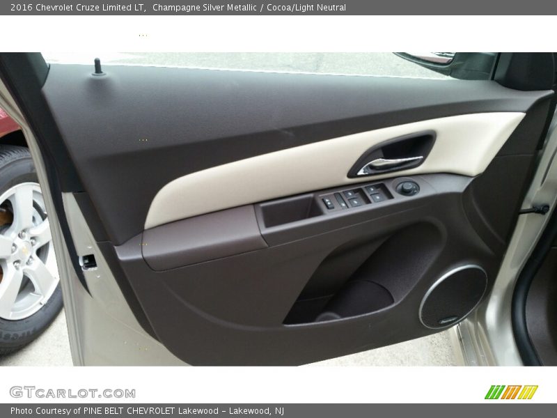Champagne Silver Metallic / Cocoa/Light Neutral 2016 Chevrolet Cruze Limited LT