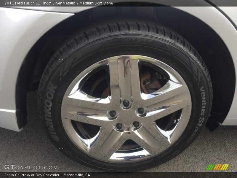 Ingot Silver Metallic / Medium Light Stone 2011 Ford Fusion SE
