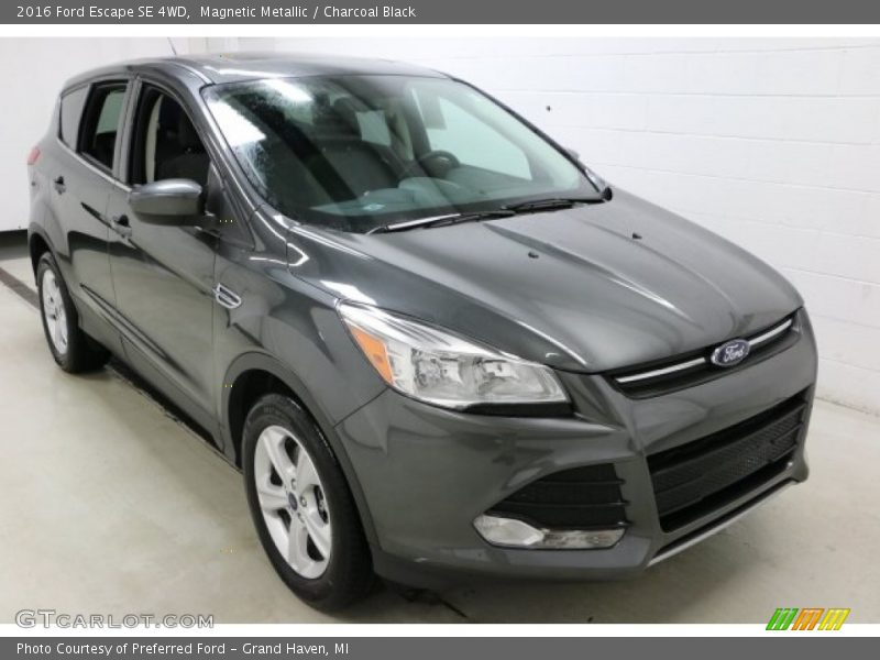 Magnetic Metallic / Charcoal Black 2016 Ford Escape SE 4WD