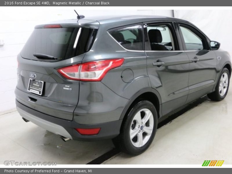Magnetic Metallic / Charcoal Black 2016 Ford Escape SE 4WD