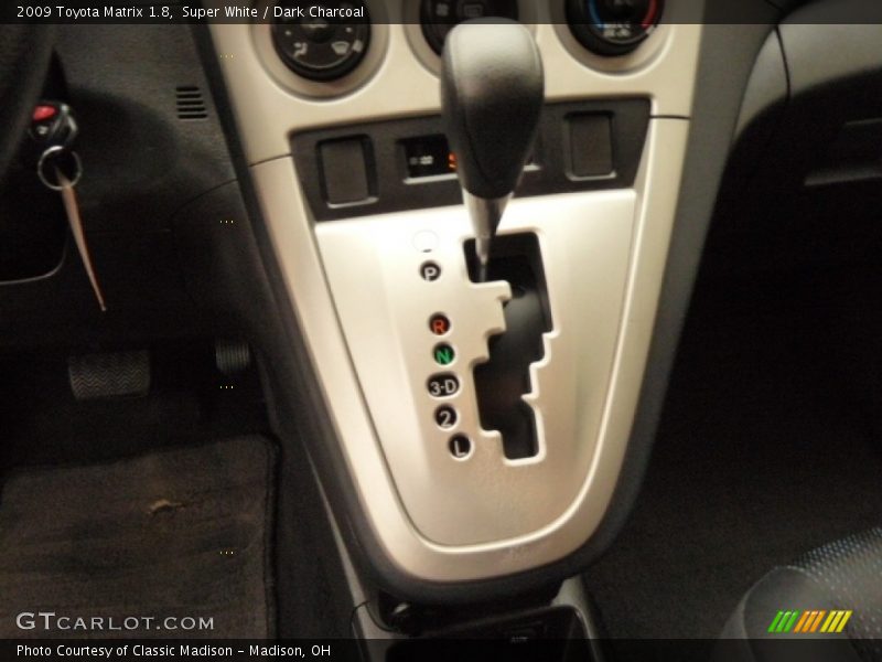 Super White / Dark Charcoal 2009 Toyota Matrix 1.8
